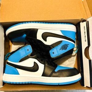 Air Jordan 1 UNC